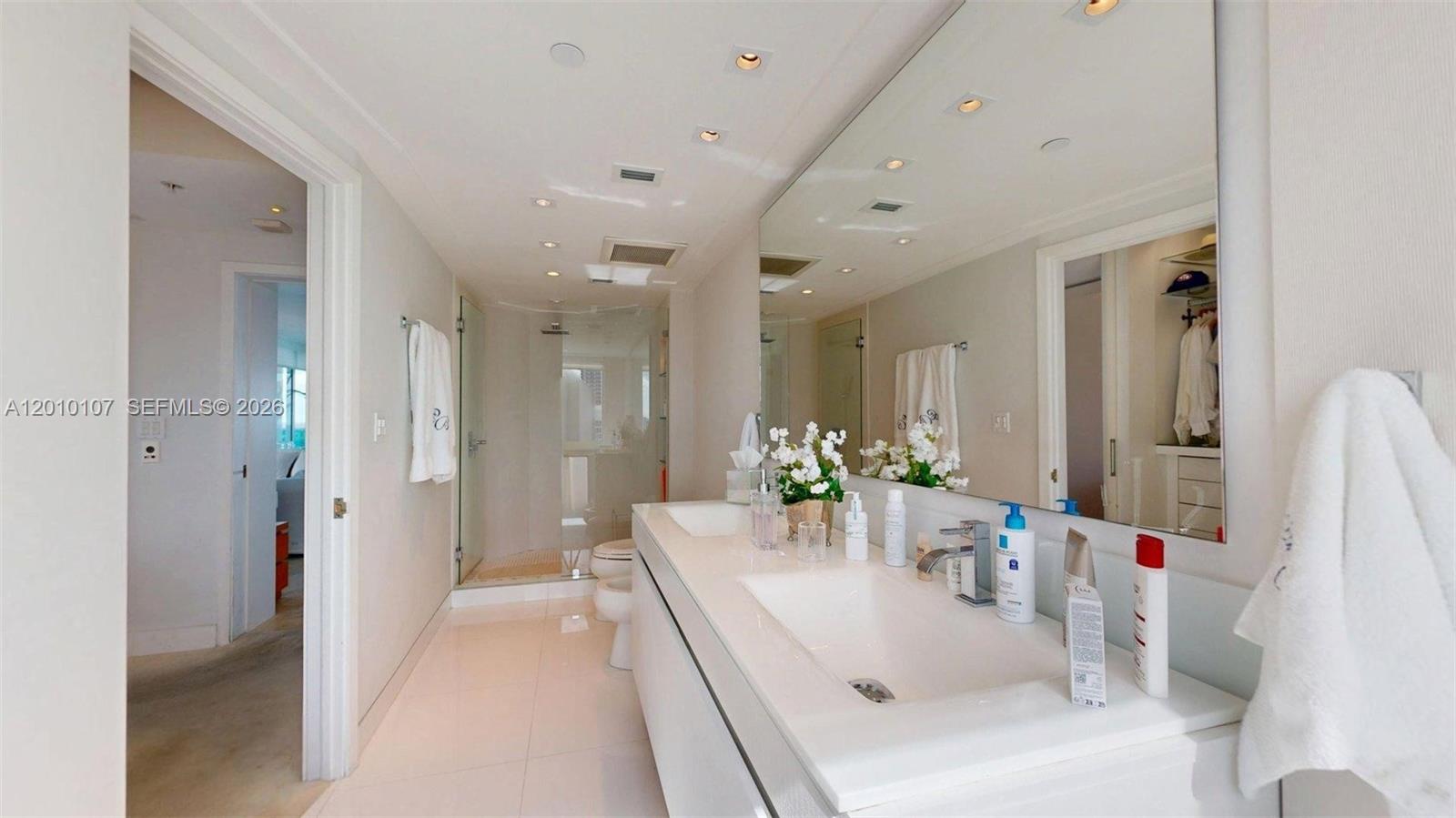 5025 Collins Ave #2206 Miami Beach, FL 33140
