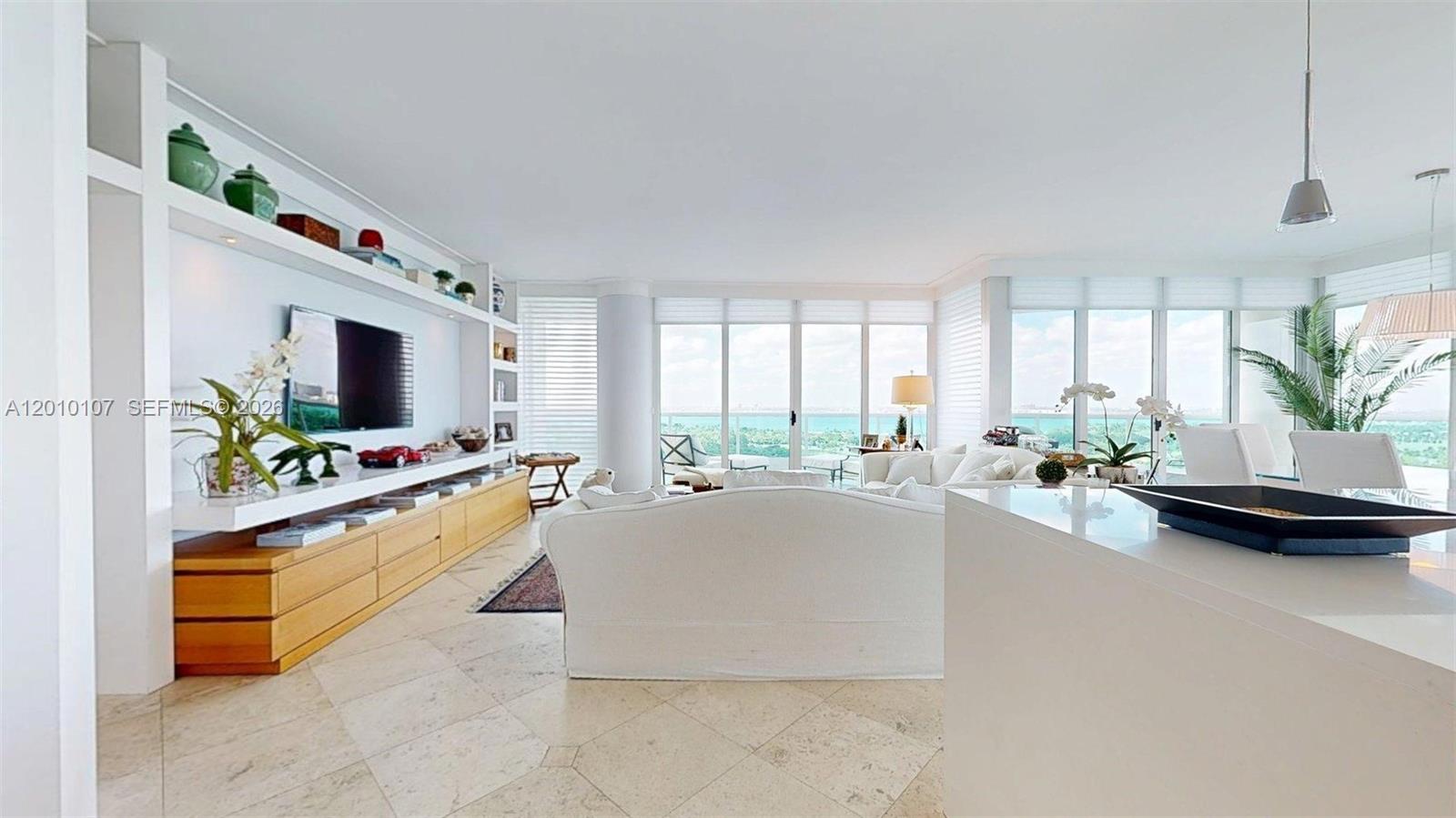 5025 Collins Ave #2206 Miami Beach, FL 33140