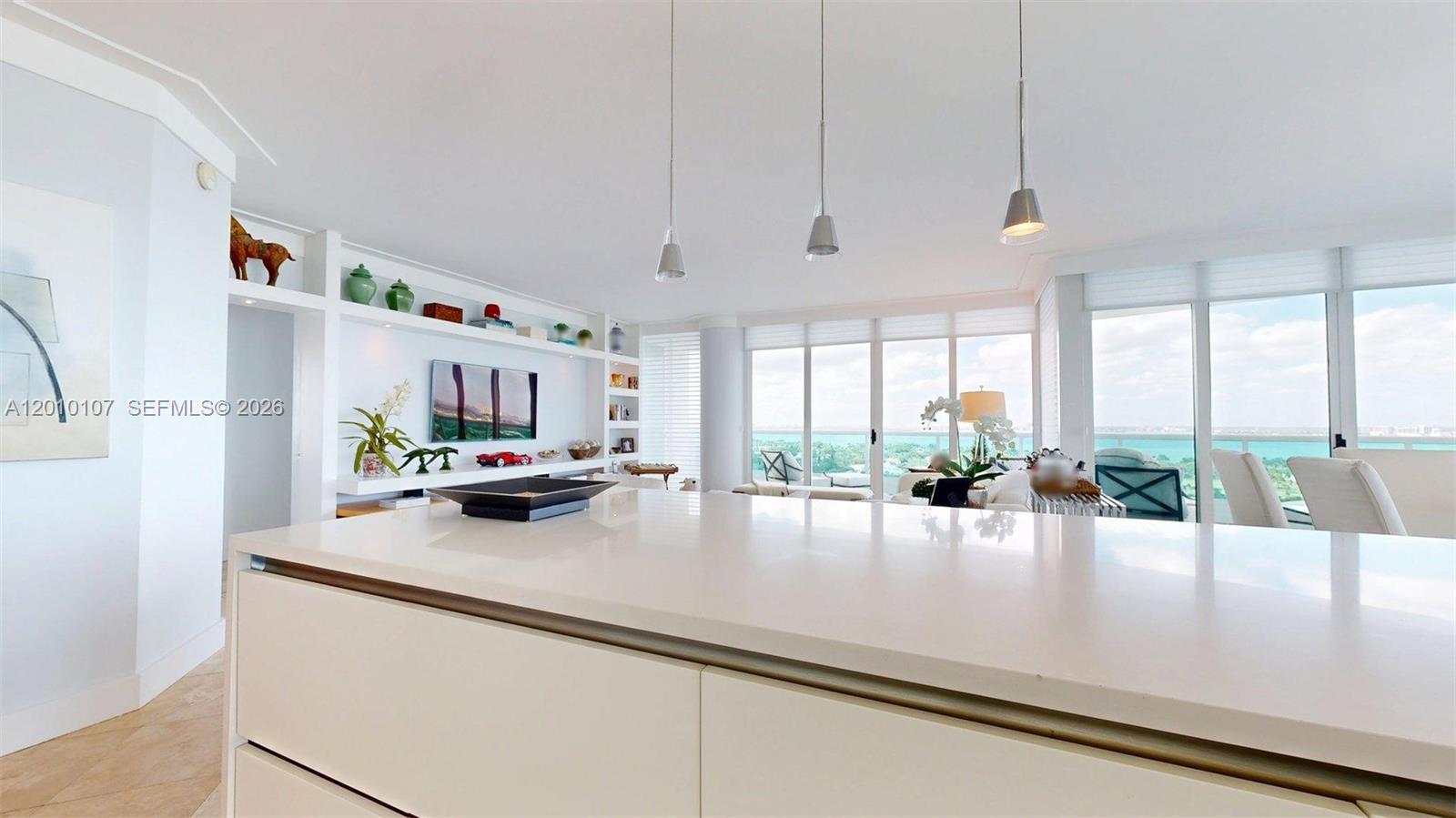 5025 Collins Ave #2206 Miami Beach, FL 33140