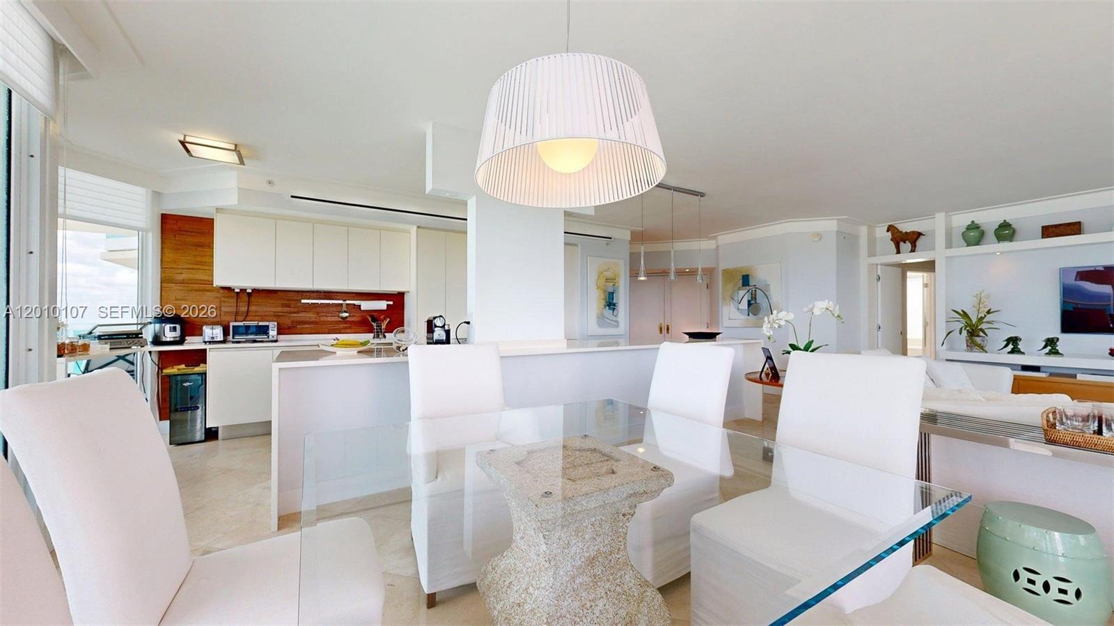 5025 Collins Ave #2206 Miami Beach, FL 33140