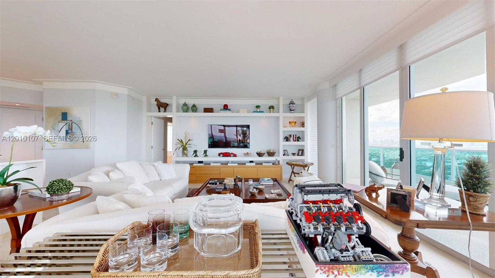 5025 Collins Ave #2206 Miami Beach, FL 33140