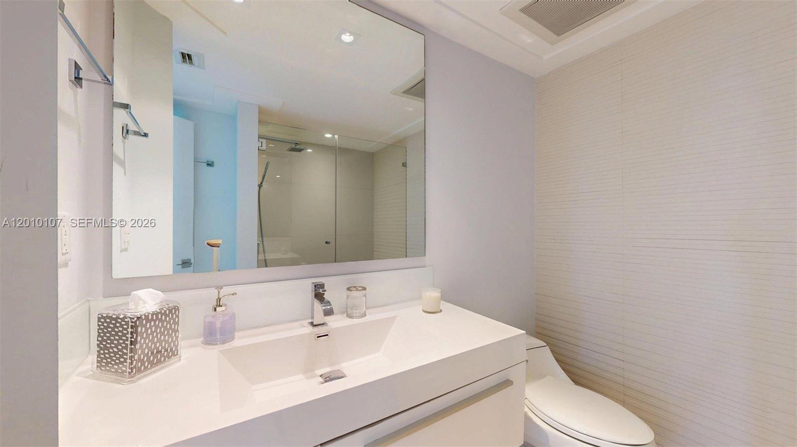 5025 Collins Ave #2206 Miami Beach, FL 33140