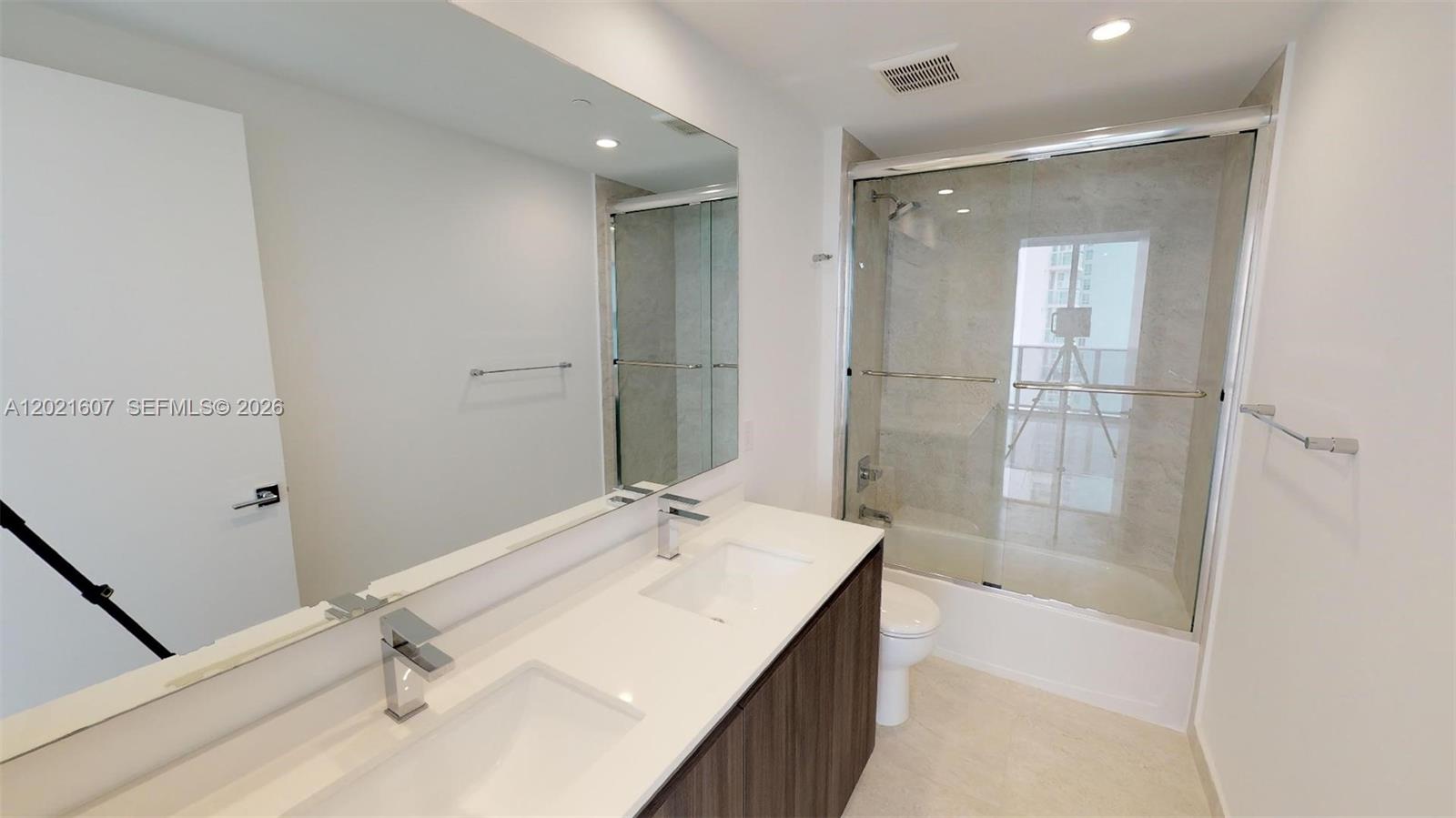 488 NE 18th St #2401 Miami, FL 33132