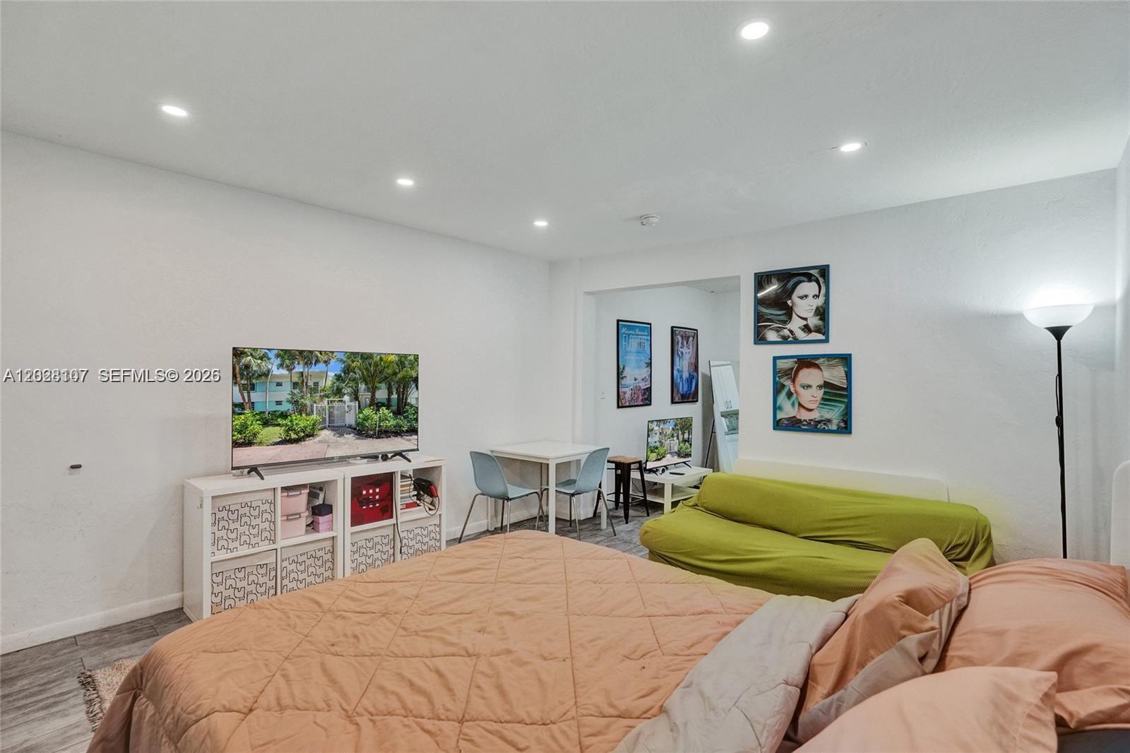 911 Meridian Ave #104