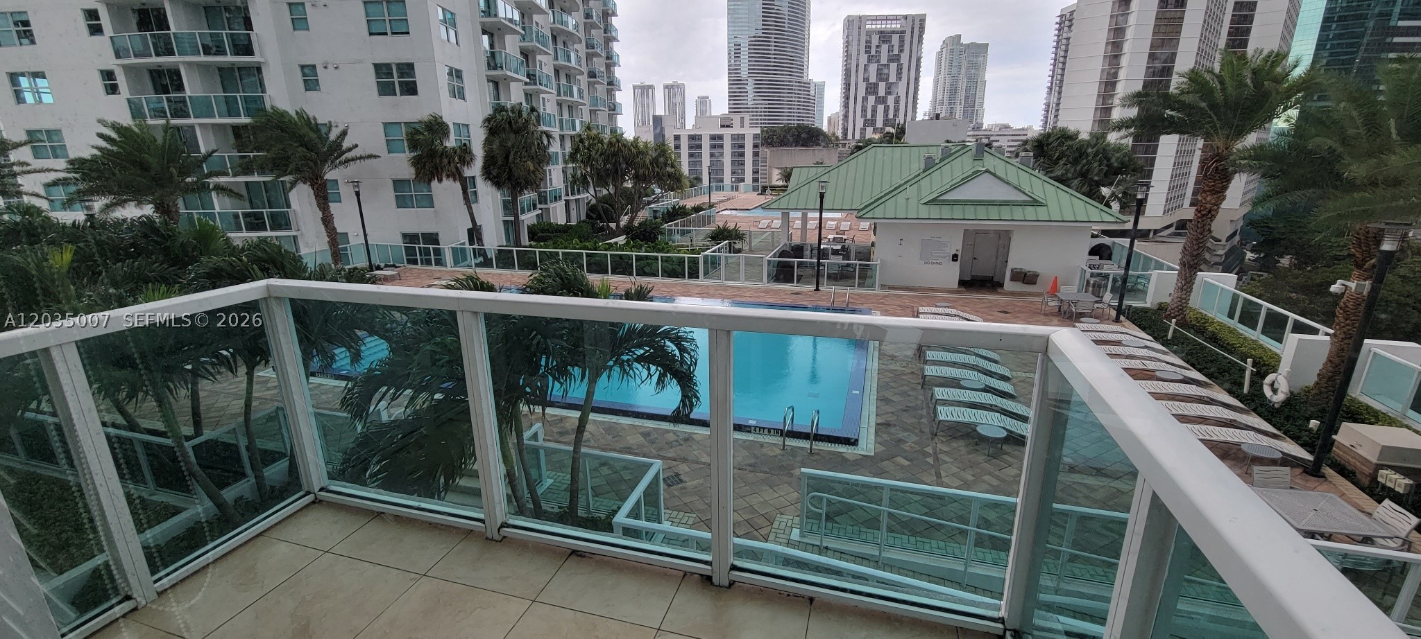 image Brickell on the River South0