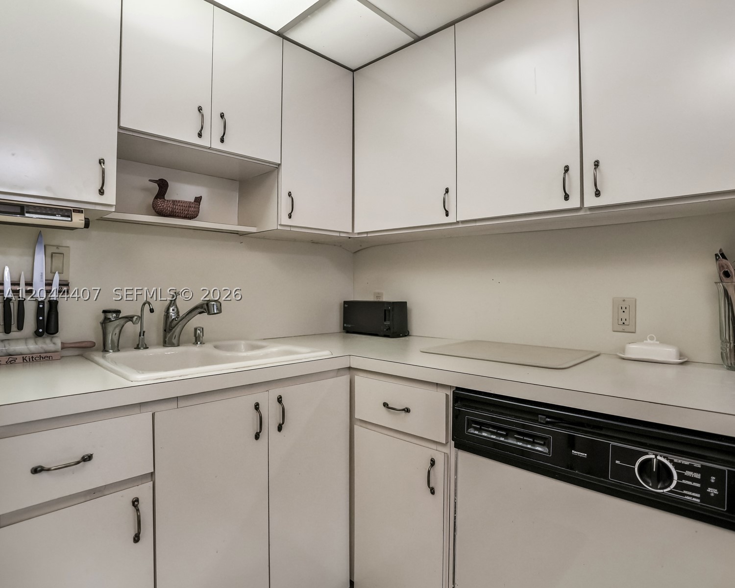 image Arlen House East11