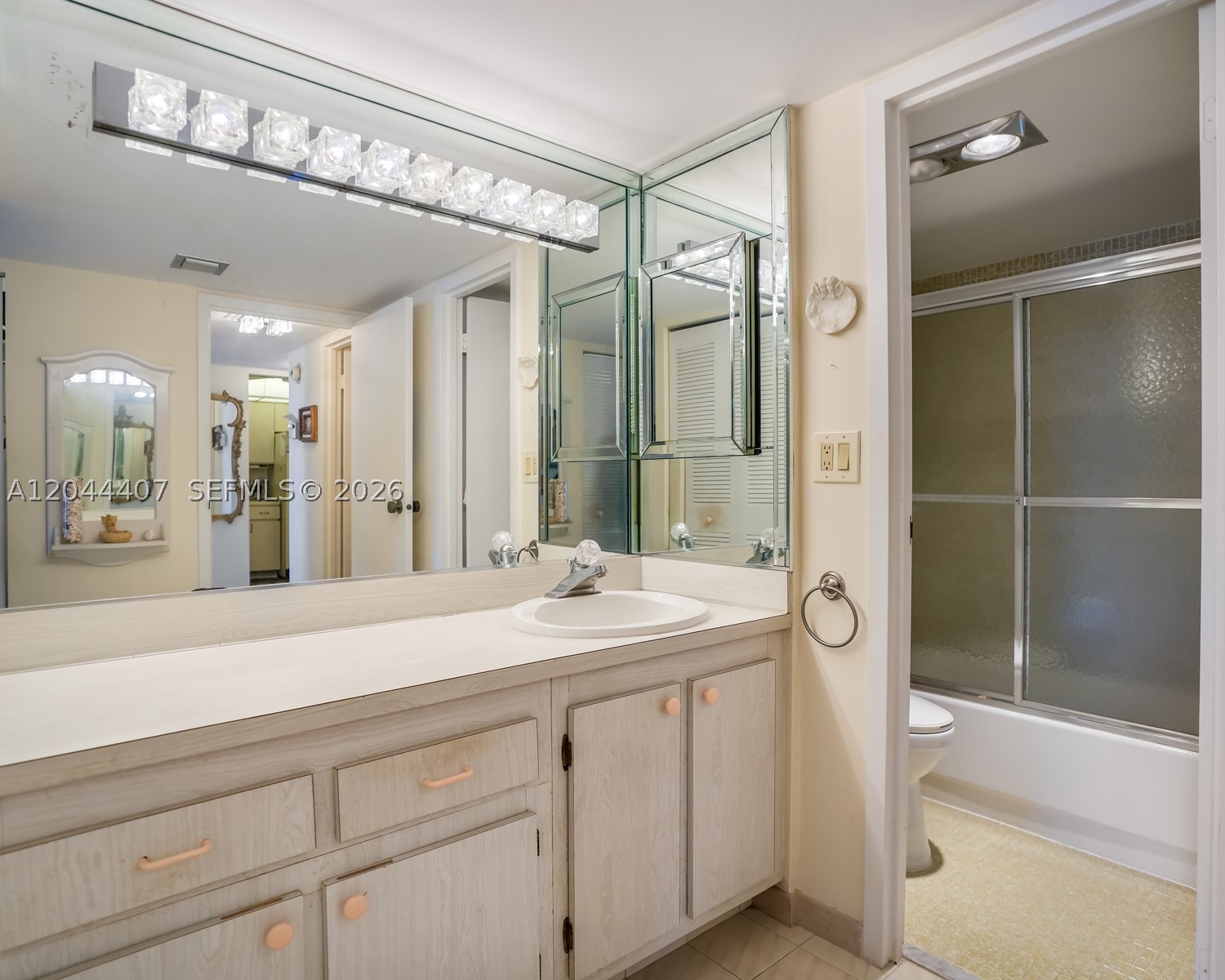 image Arlen House East15
