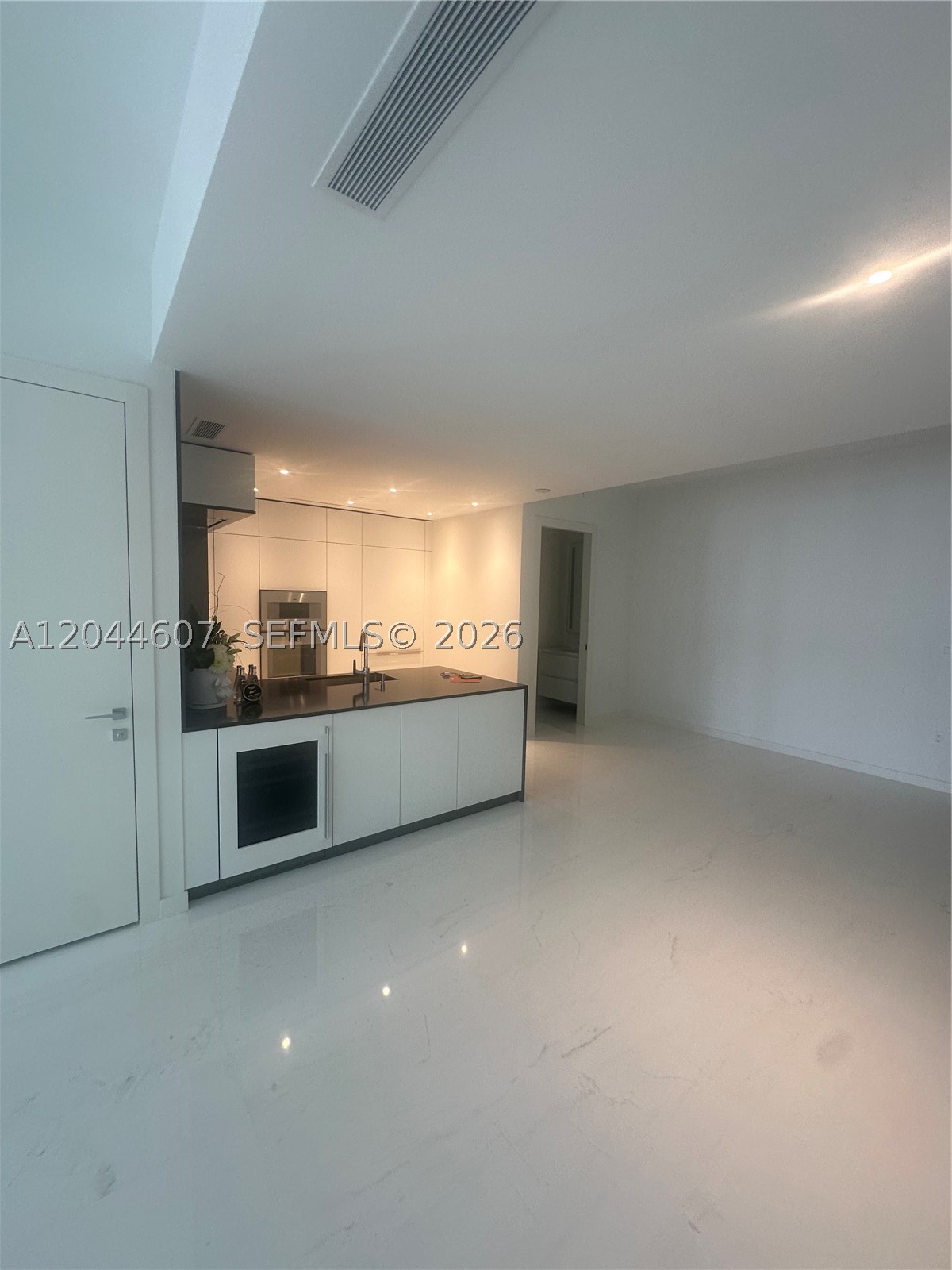 300 Biscayne Blvd Way #1909 Miami, FL 33131