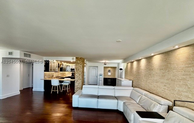 100 Bayview Dr #2124 Sunny Isles Beach, FL 33160