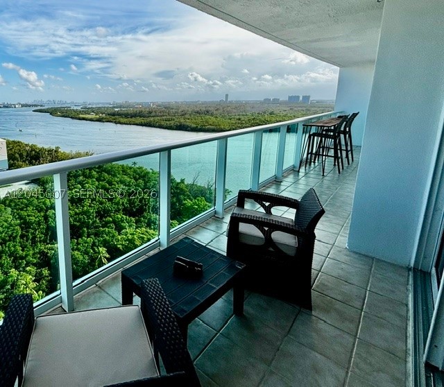 100 Bayview Dr #2124 Sunny Isles Beach, FL 33160