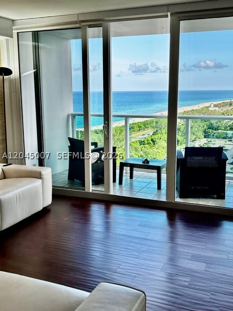 100 Bayview Dr #2124 Sunny Isles Beach, FL 33160
