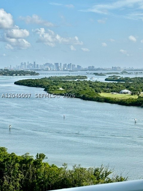 100 Bayview Dr #2124 Sunny Isles Beach, FL 33160