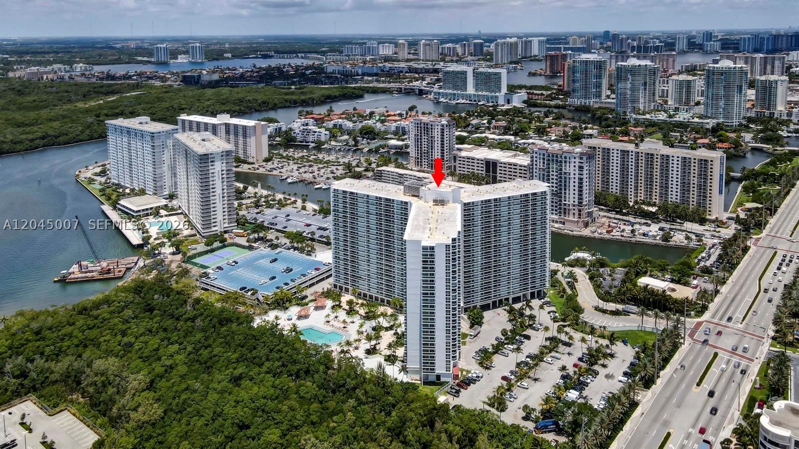 100 Bayview Dr #2124 Sunny Isles Beach, FL 33160