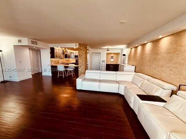 100 Bayview Dr #2124 Sunny Isles Beach, FL 33160