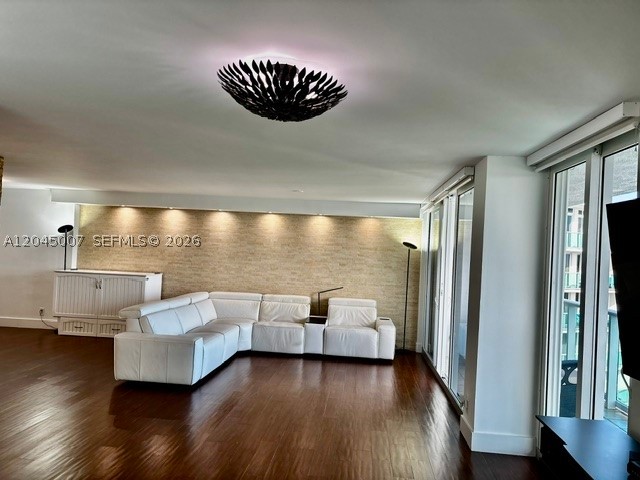 100 Bayview Dr #2124 Sunny Isles Beach, FL 33160