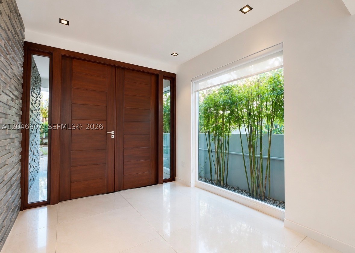 260 S Coconut Ln Miami Beach, FL 33139