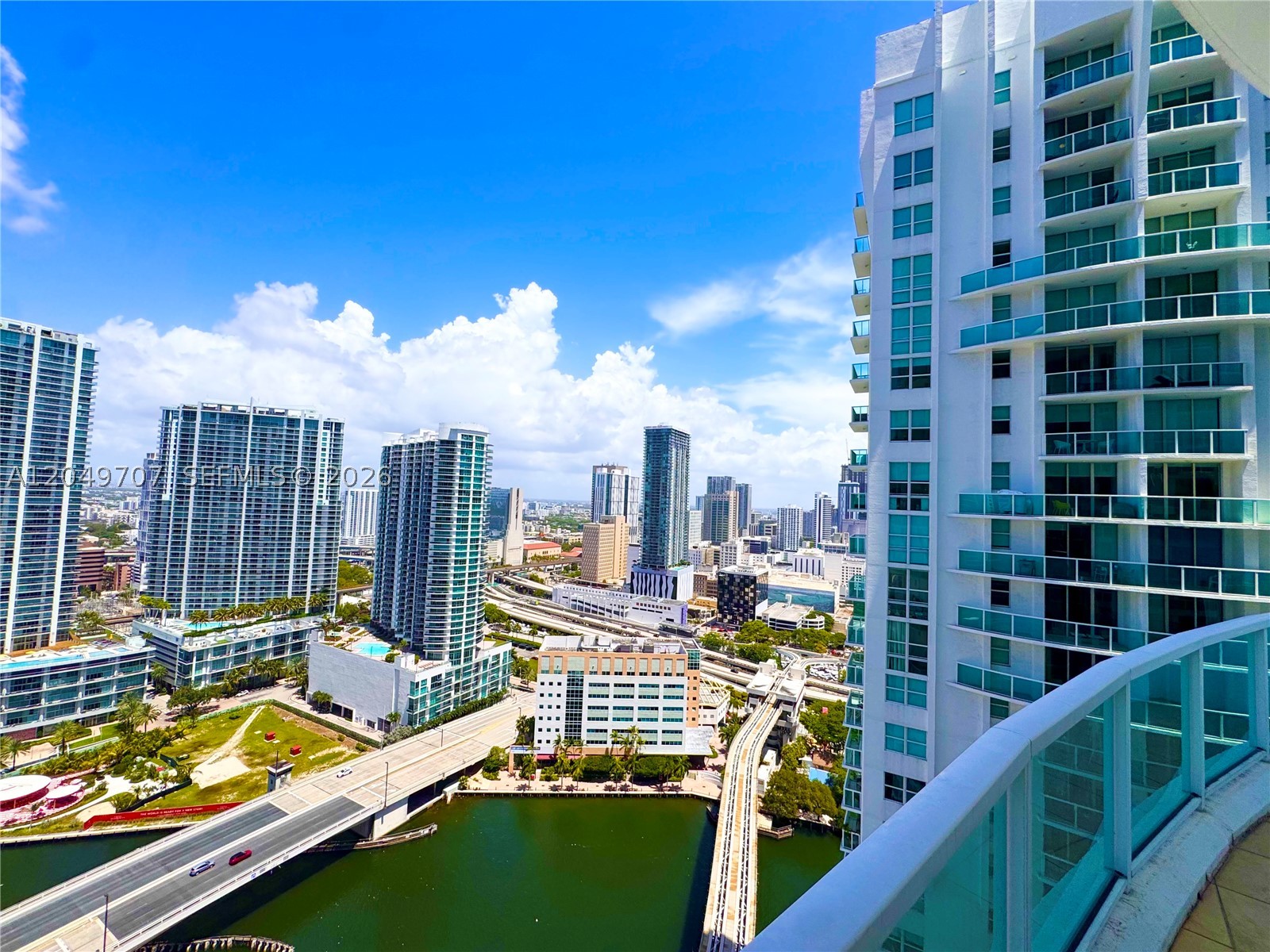 image Brickell on the River South5