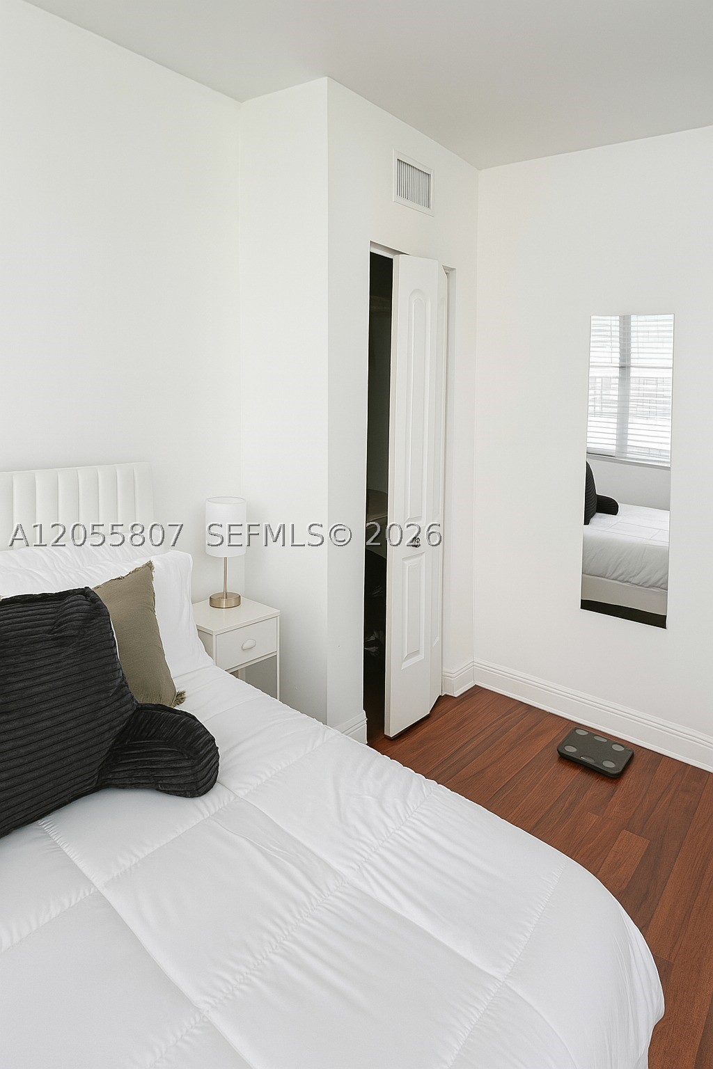 905 Brickell Bay Dr #1022 Miami, FL 33131