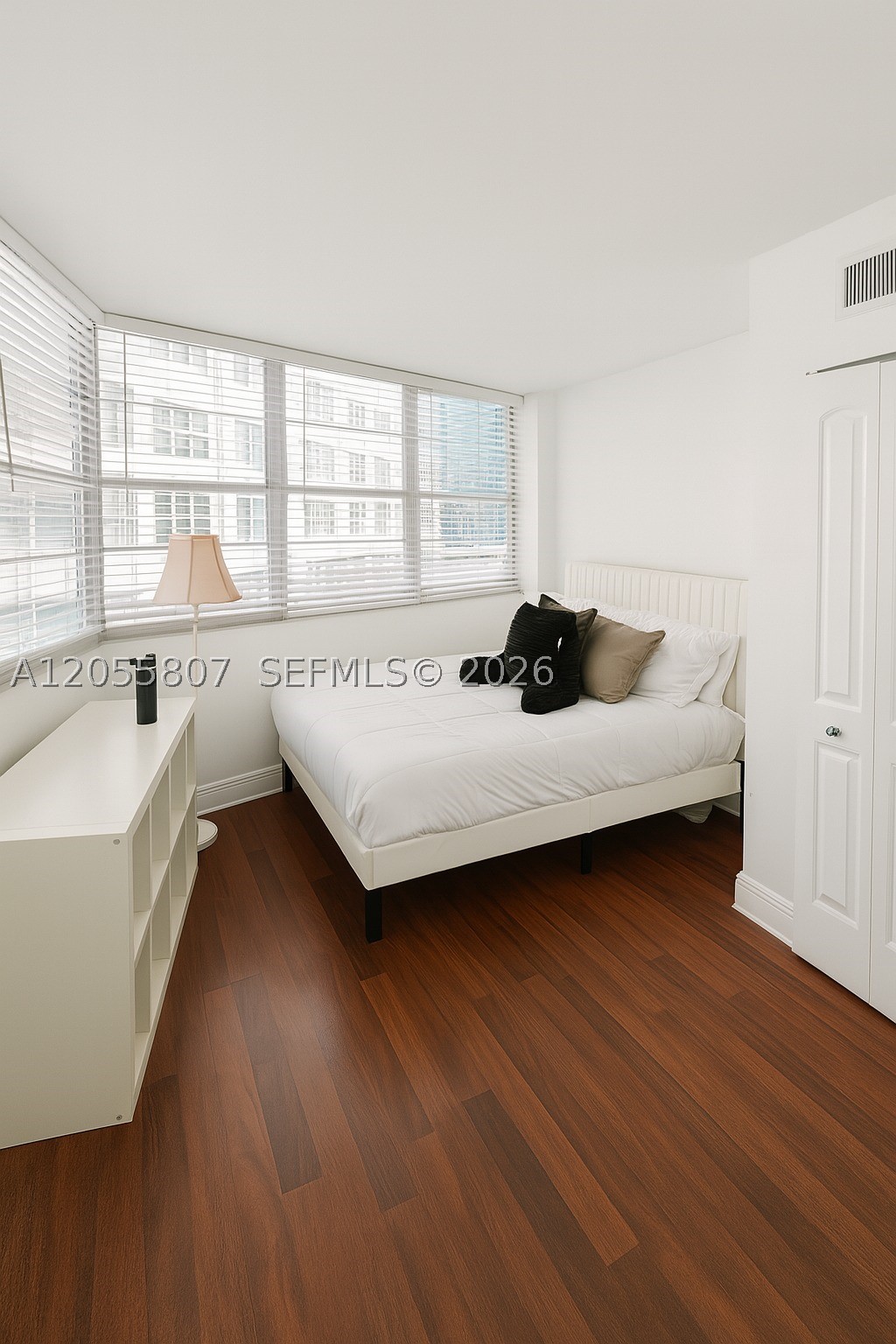 905 Brickell Bay Dr #1022 Miami, FL 33131