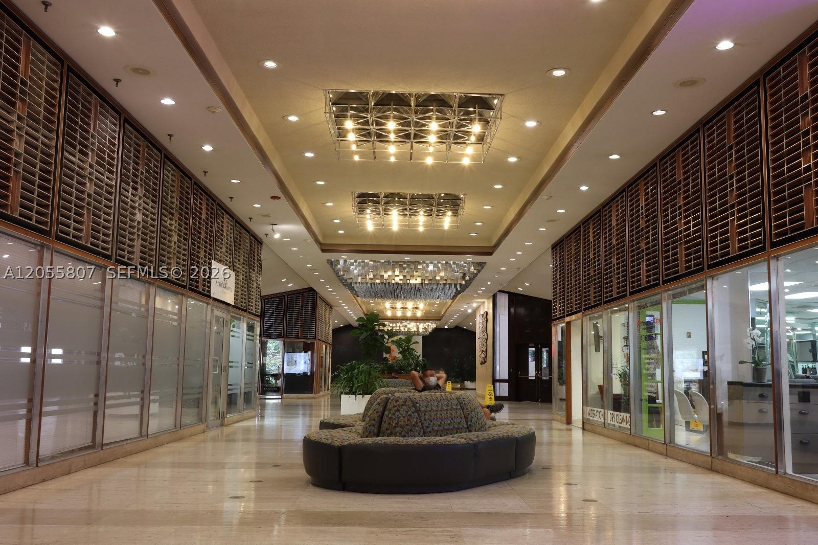 905 Brickell Bay Dr #1022 Miami, FL 33131