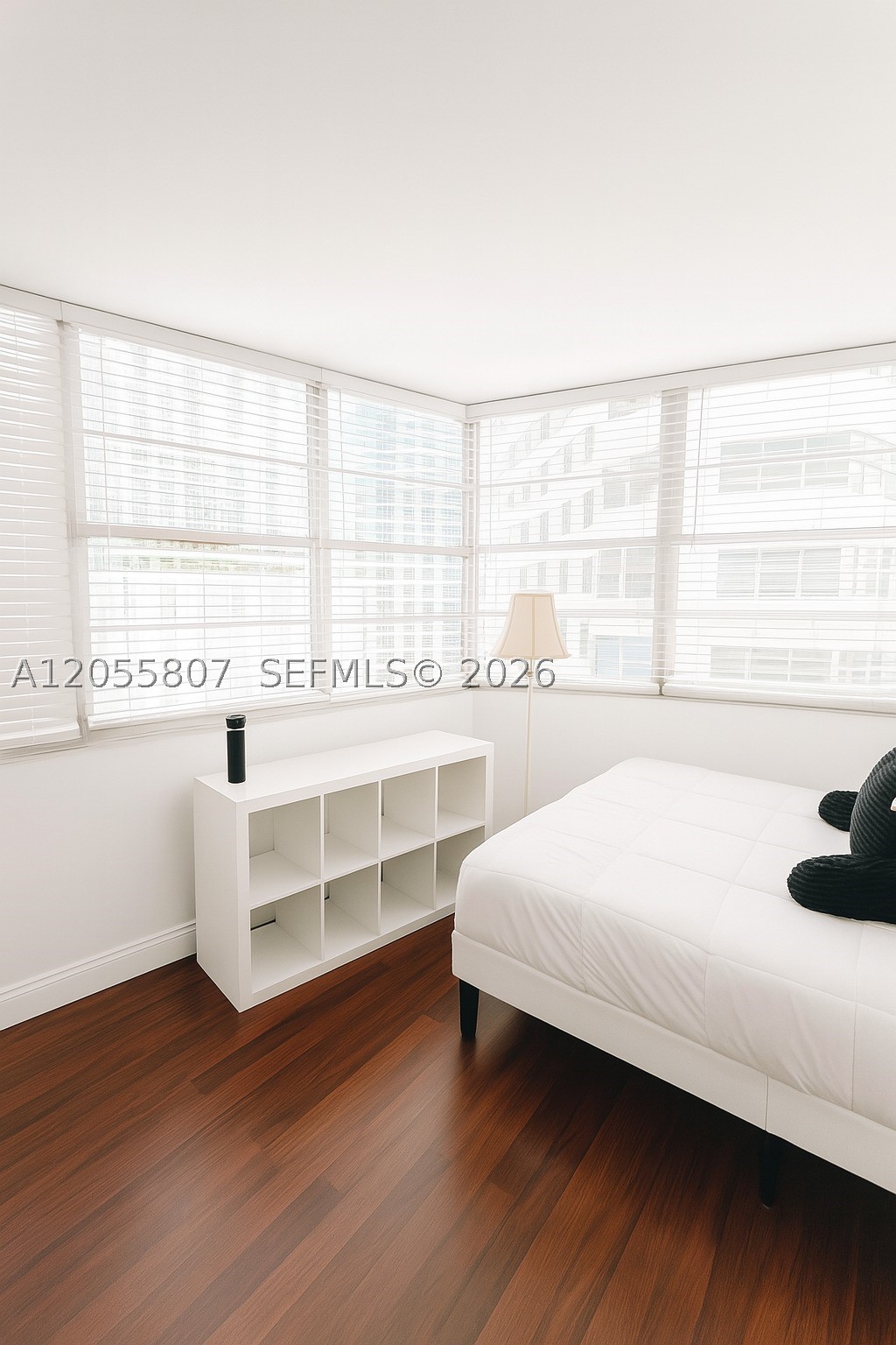 905 Brickell Bay Dr #1022 Miami, FL 33131