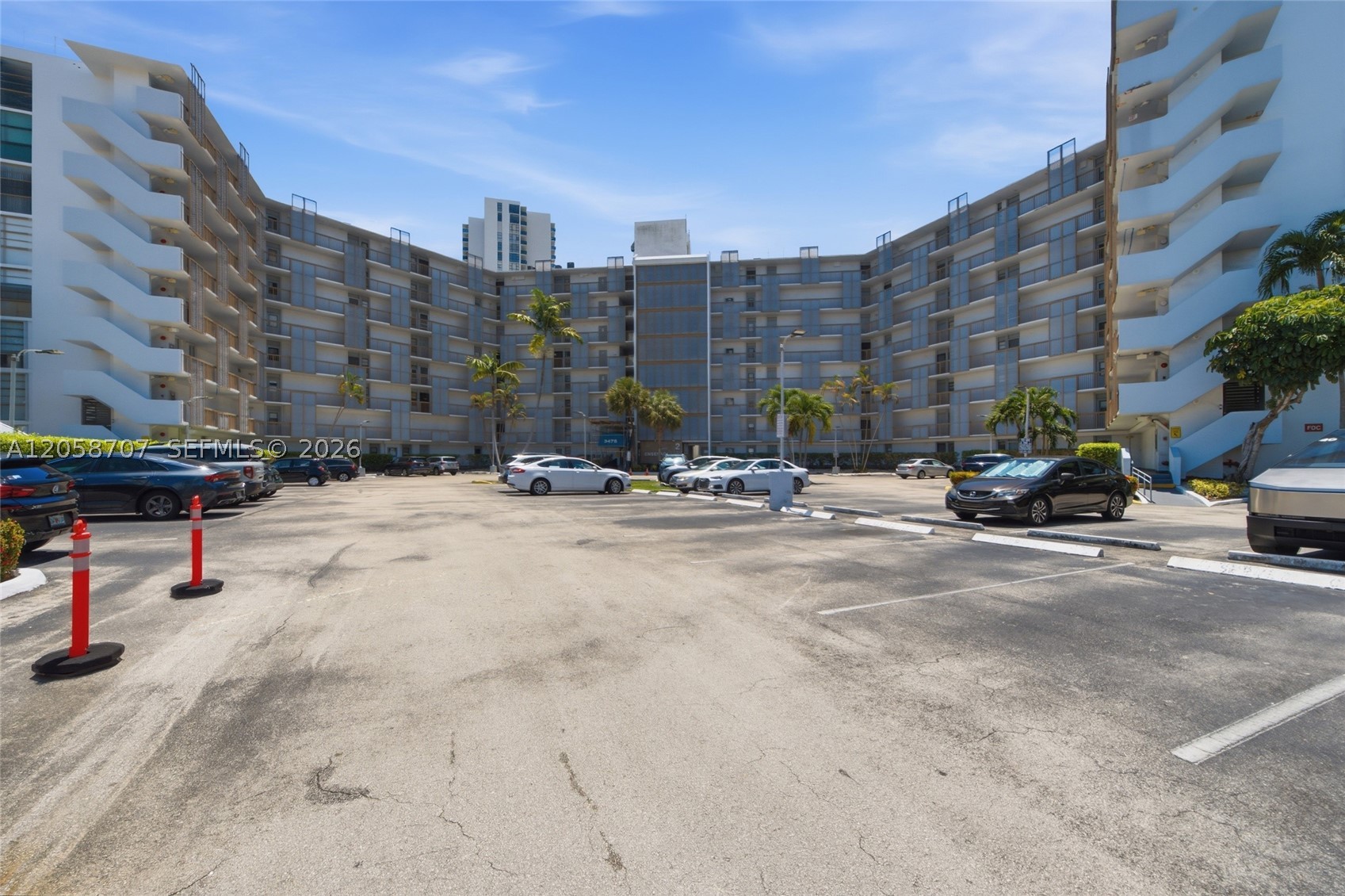 3401 N Country Clb Dr #804