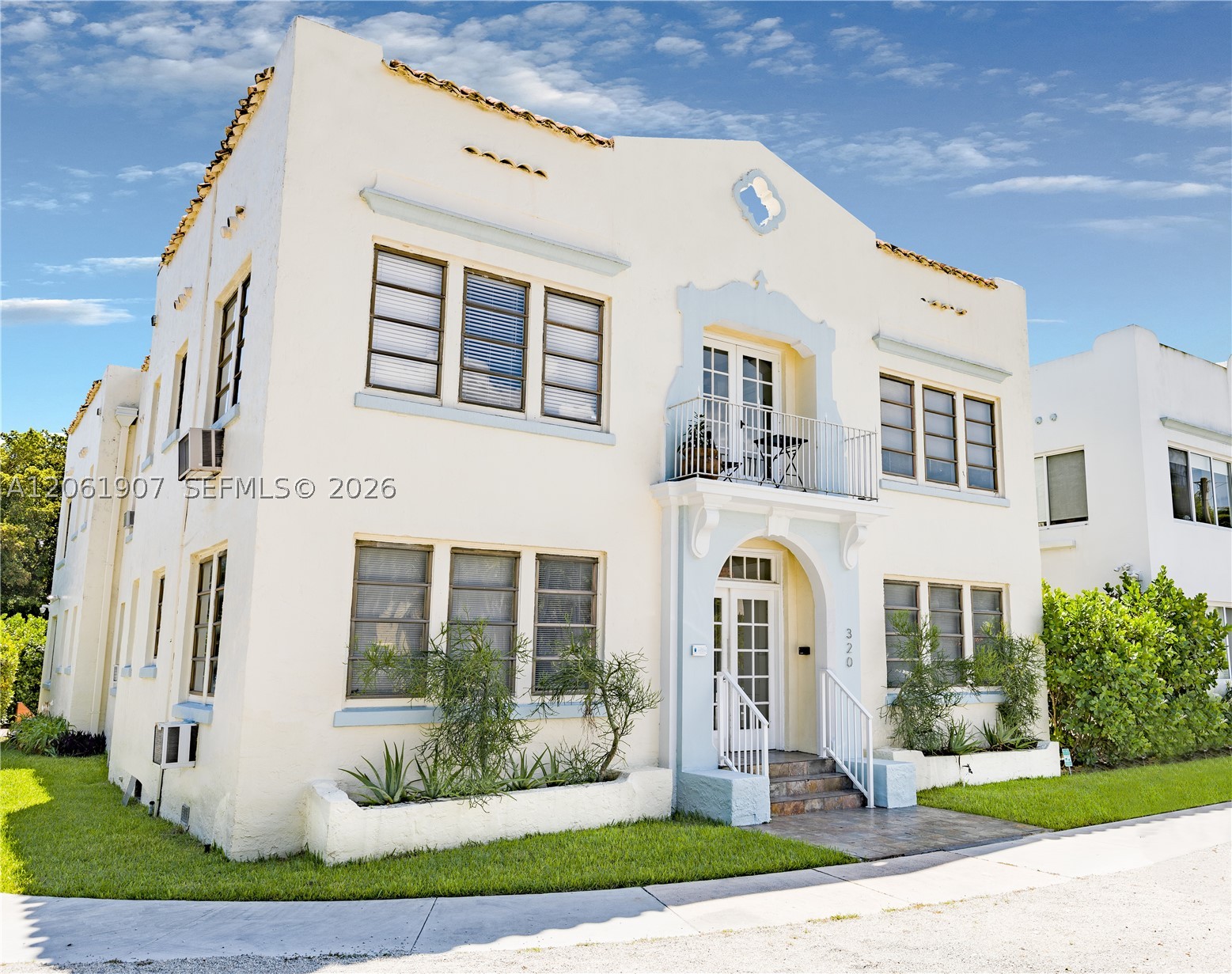 320 Mendoza Ave #6