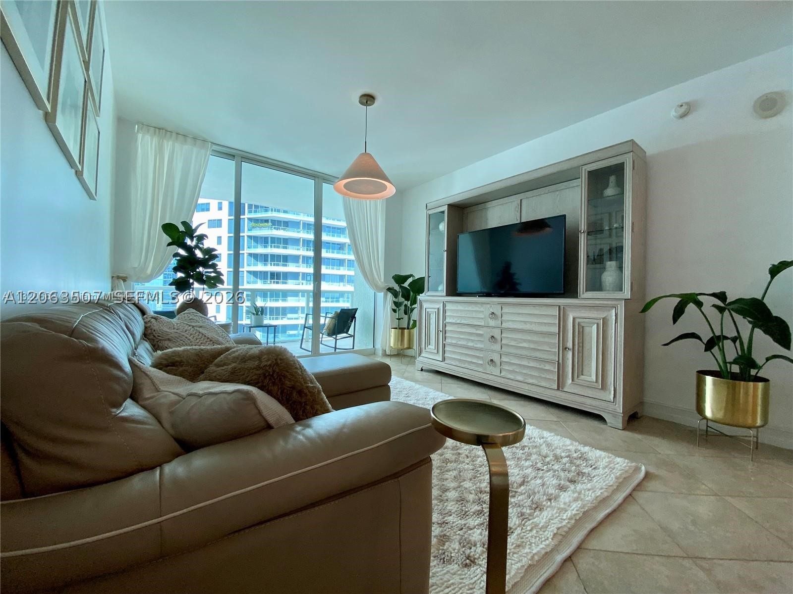 image Emerald at Brickell5