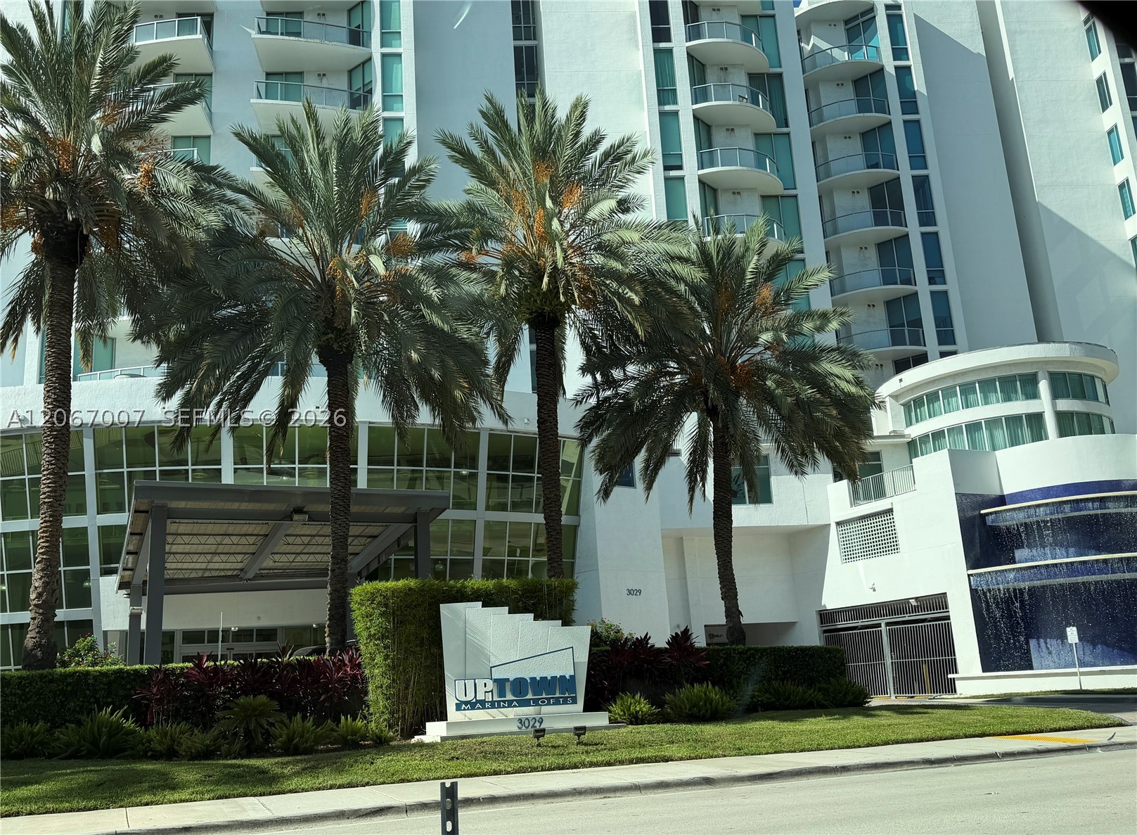 image Uptown Marina Lofts0
