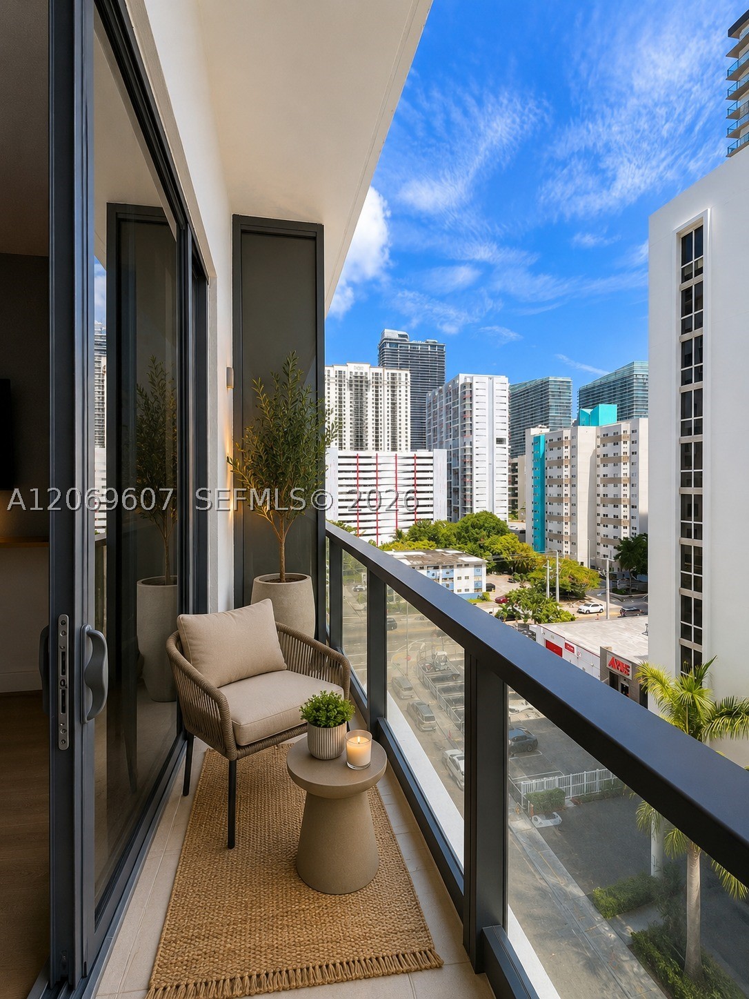image Smart Brickell III18