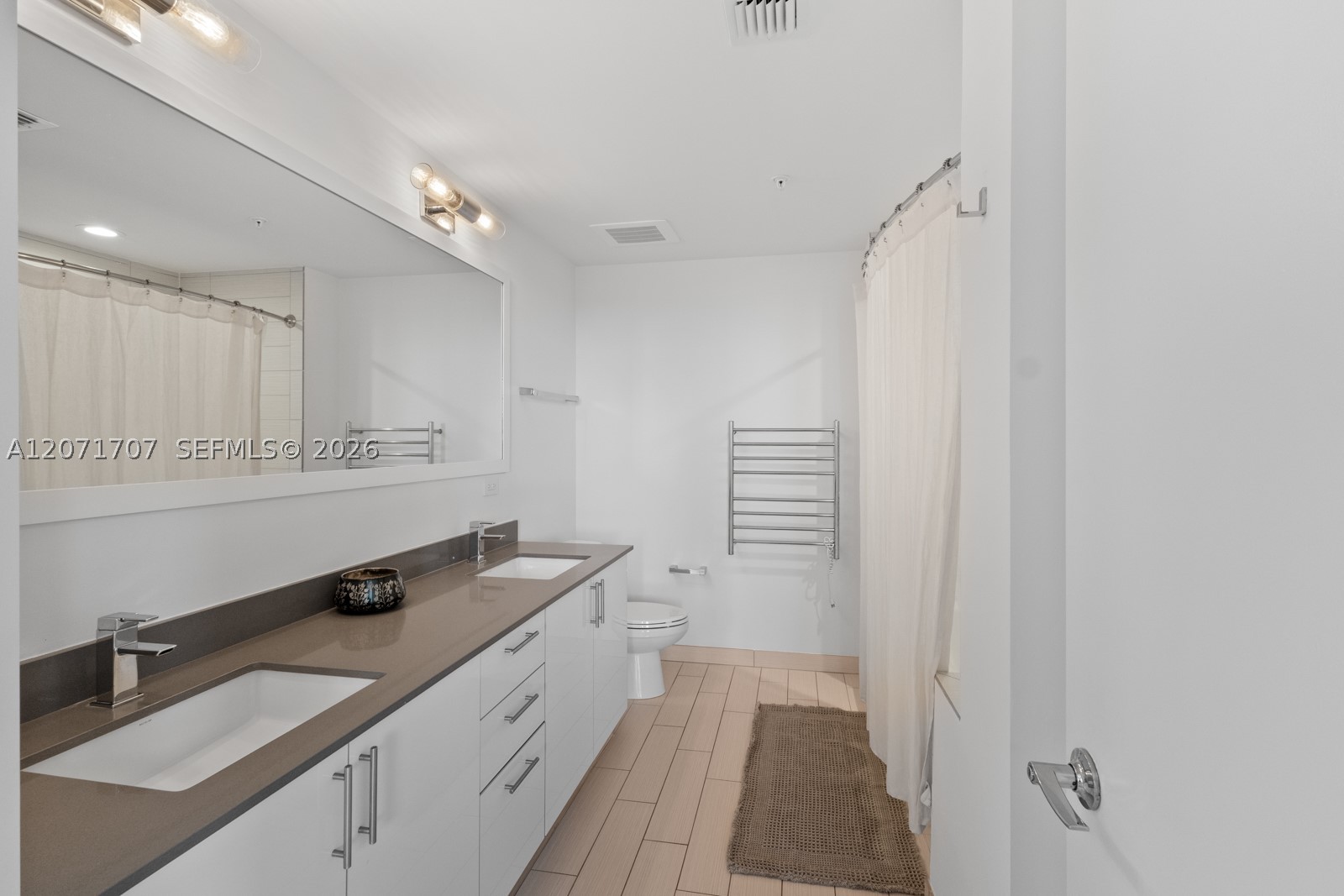 image Nine at Mary Brickell Village15