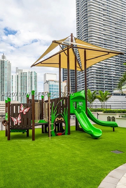 image Nine at Mary Brickell Village29