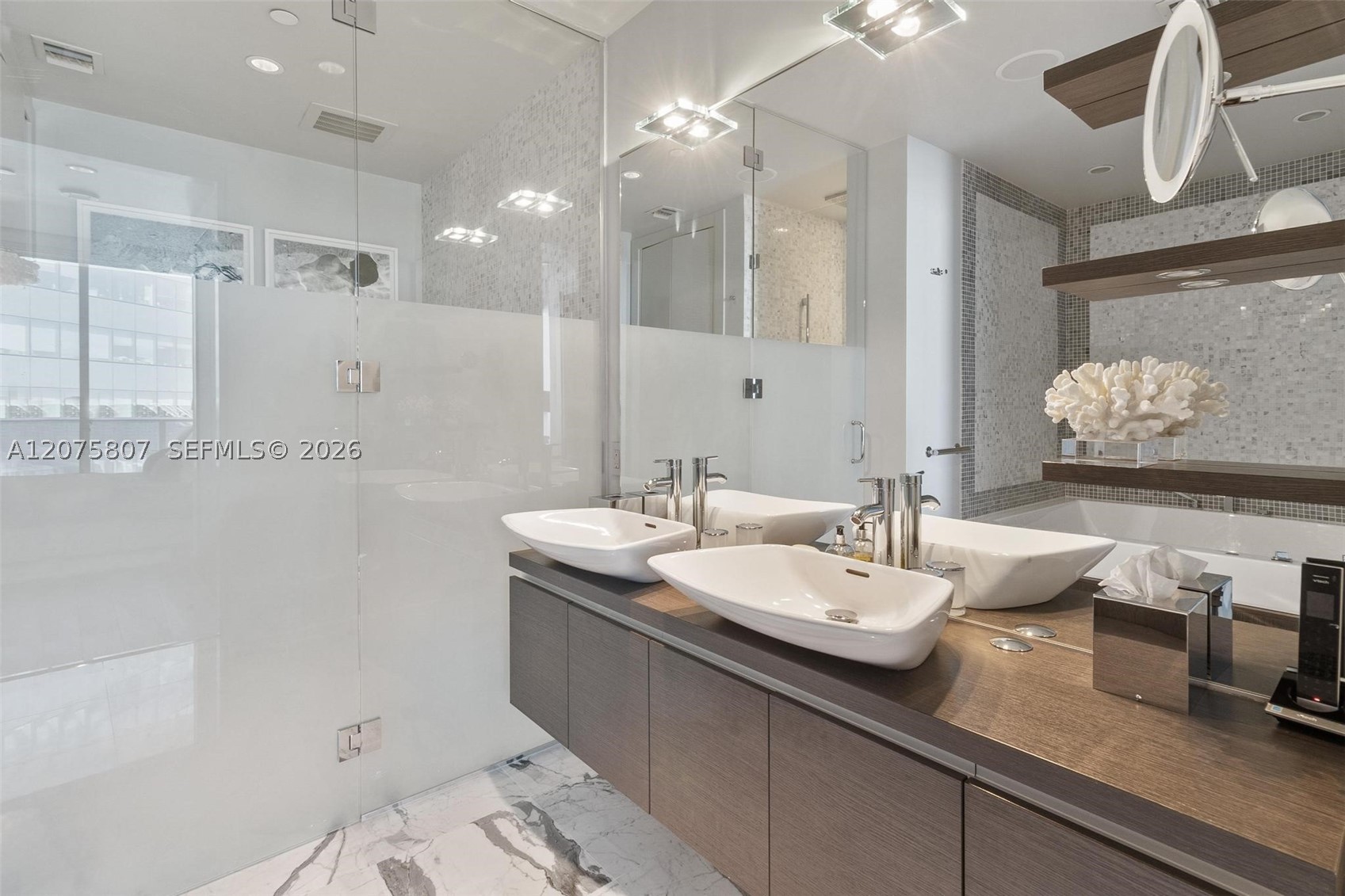 200 Biscayne Blvd Way #5211 Miami, FL 33131