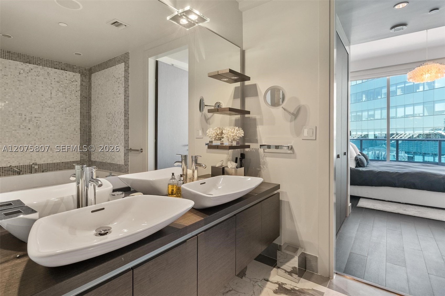 200 Biscayne Blvd Way #5211 Miami, FL 33131