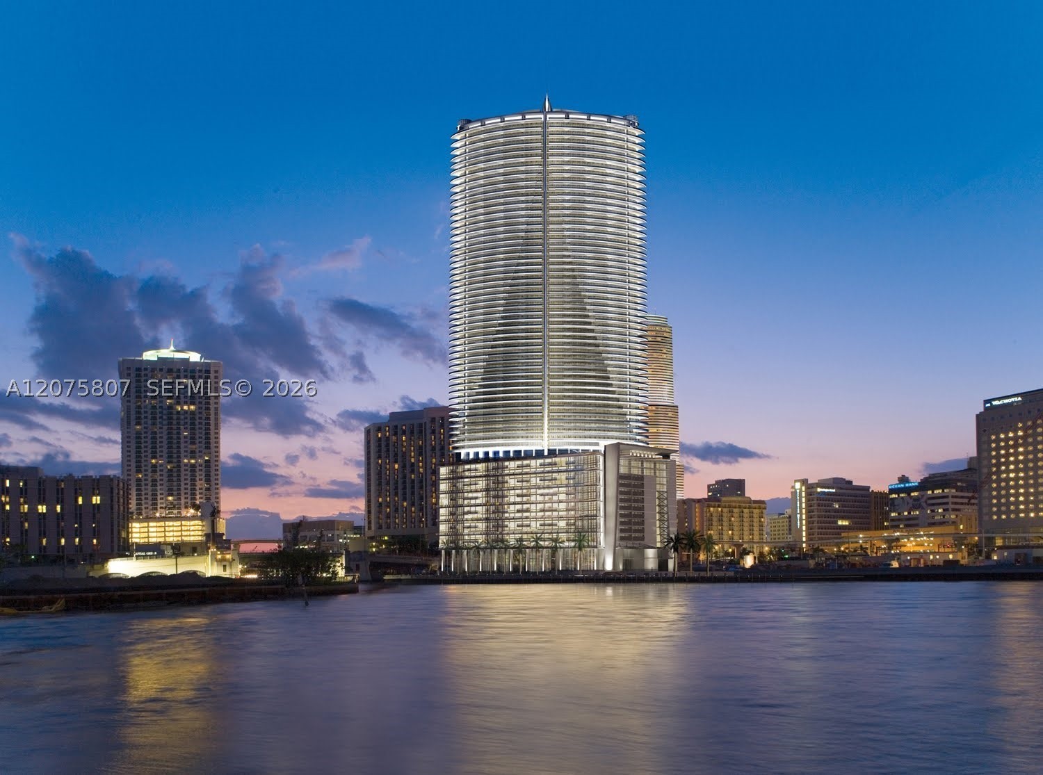 200 Biscayne Blvd Way #5211 Miami, FL 33131