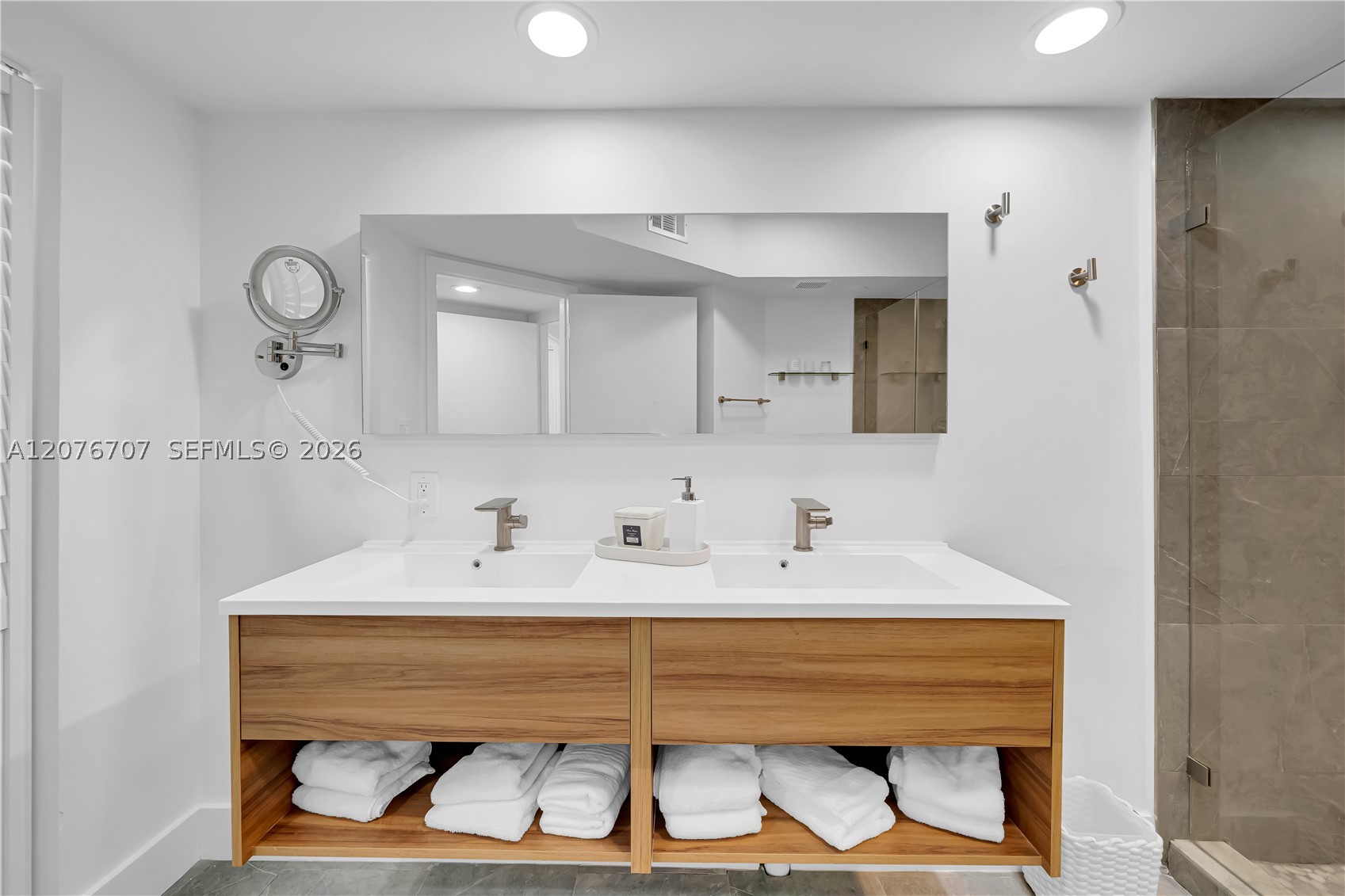 16425 Collins Ave #712 Sunny Isles Beach, FL 33160