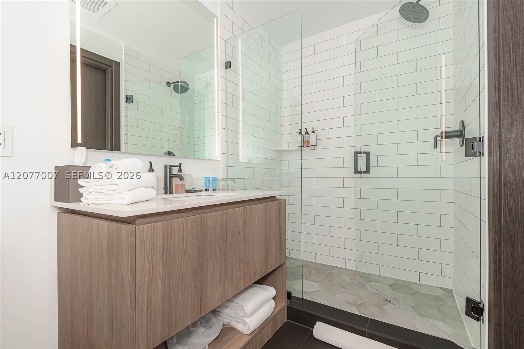 398 NE 5th #4118 Miami, FL 33132