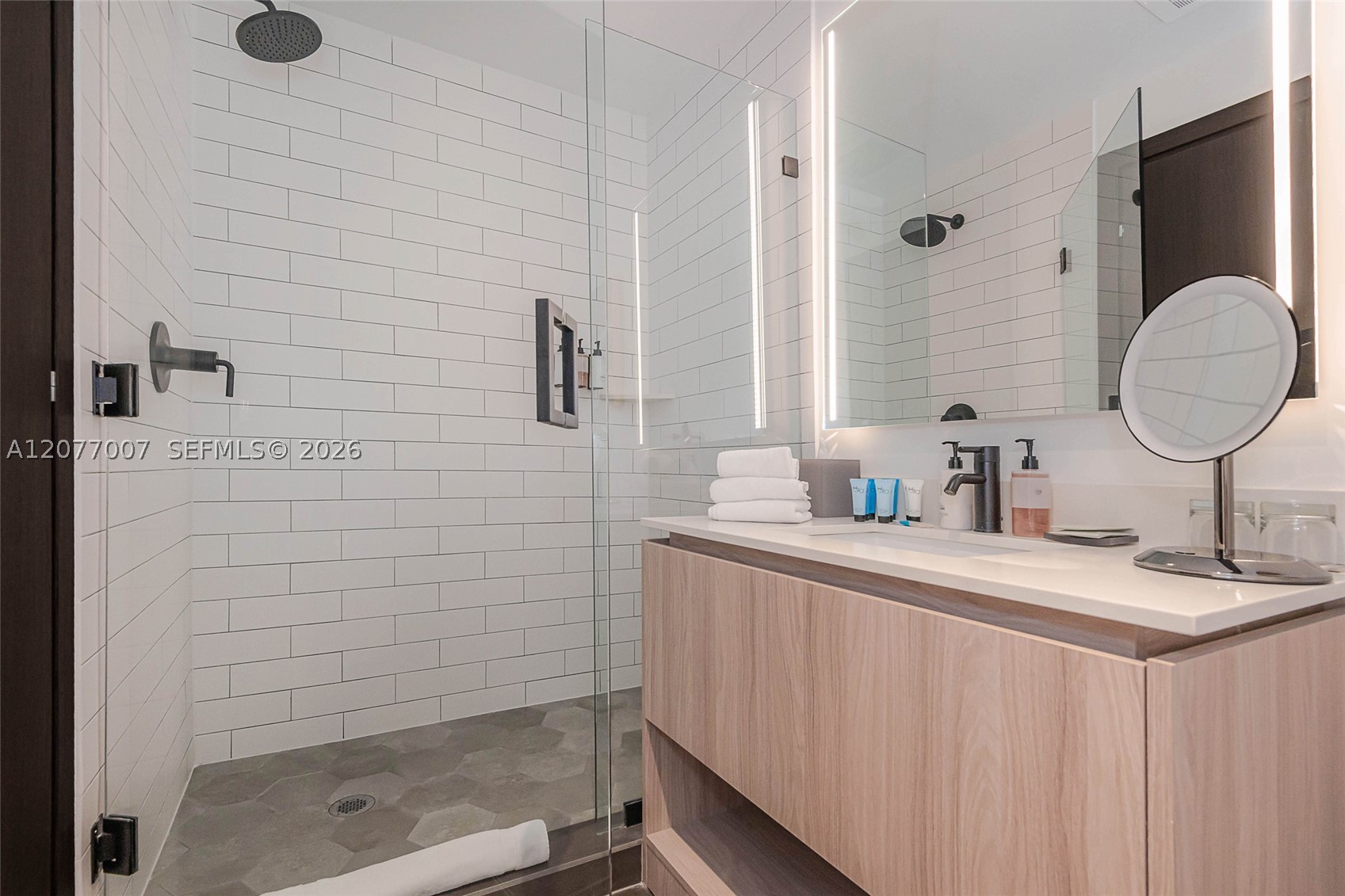 398 NE 5th #4118 Miami, FL 33132
