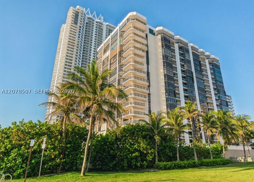 6423 S Collins Ave #1702