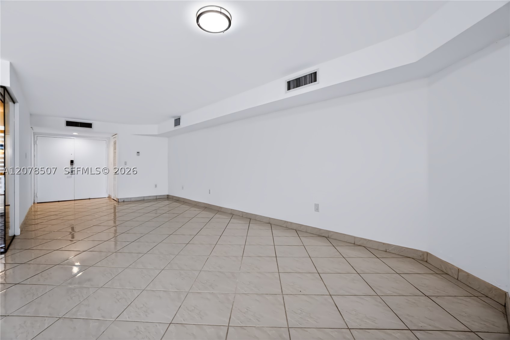 6423 Collins Ave #1702 Miami Beach, FL 33141