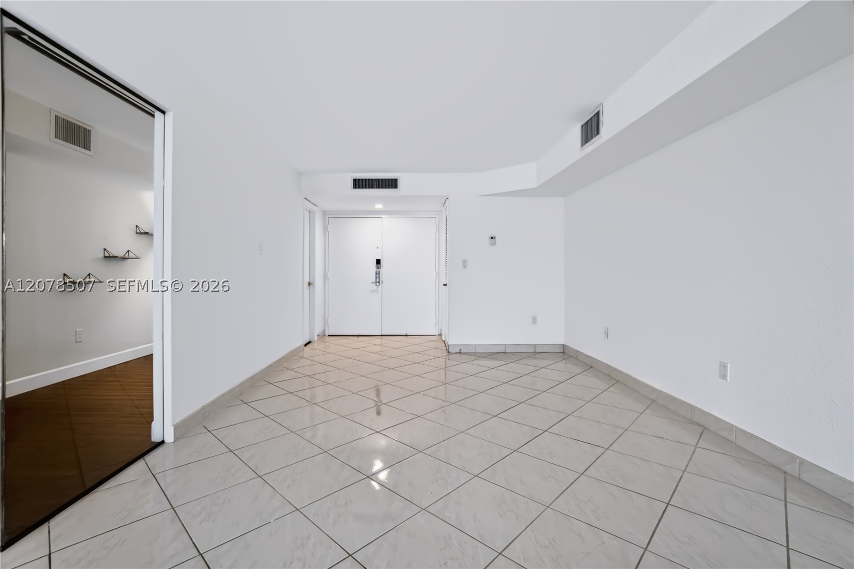 6423 Collins Ave #1702 Miami Beach, FL 33141