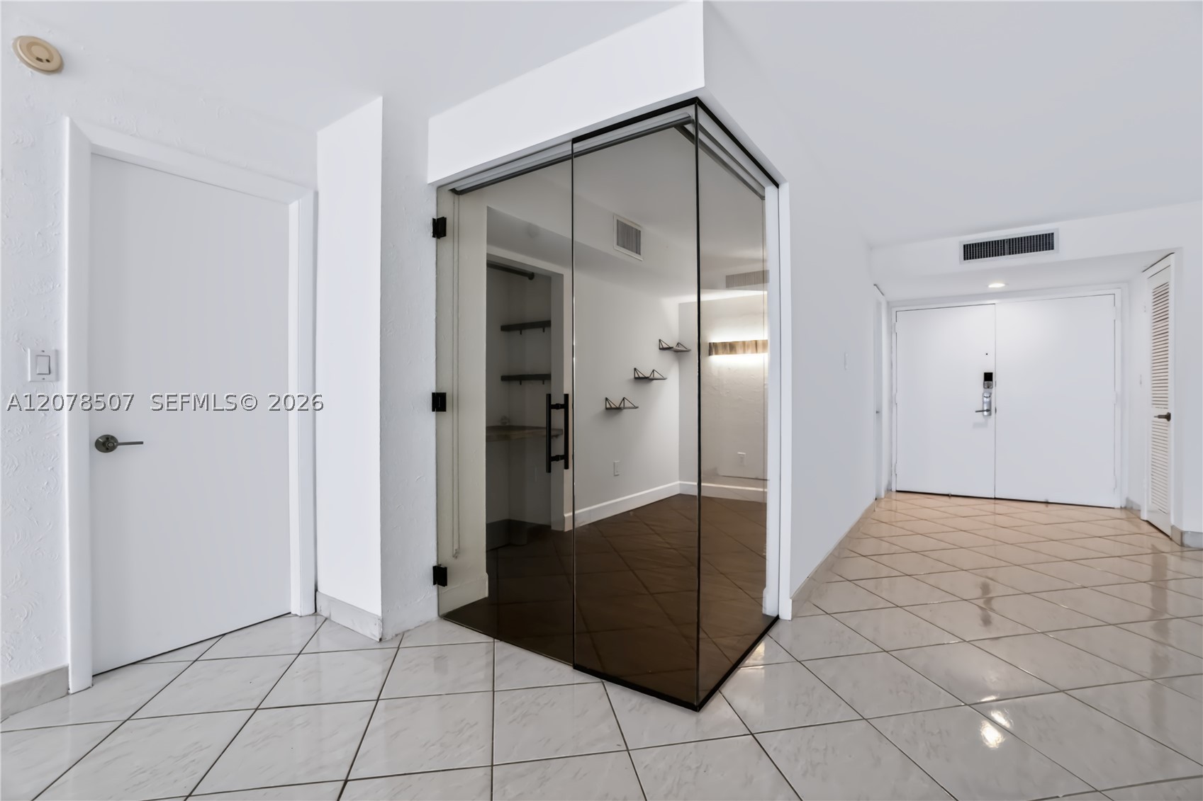6423 Collins Ave #1702 Miami Beach, FL 33141