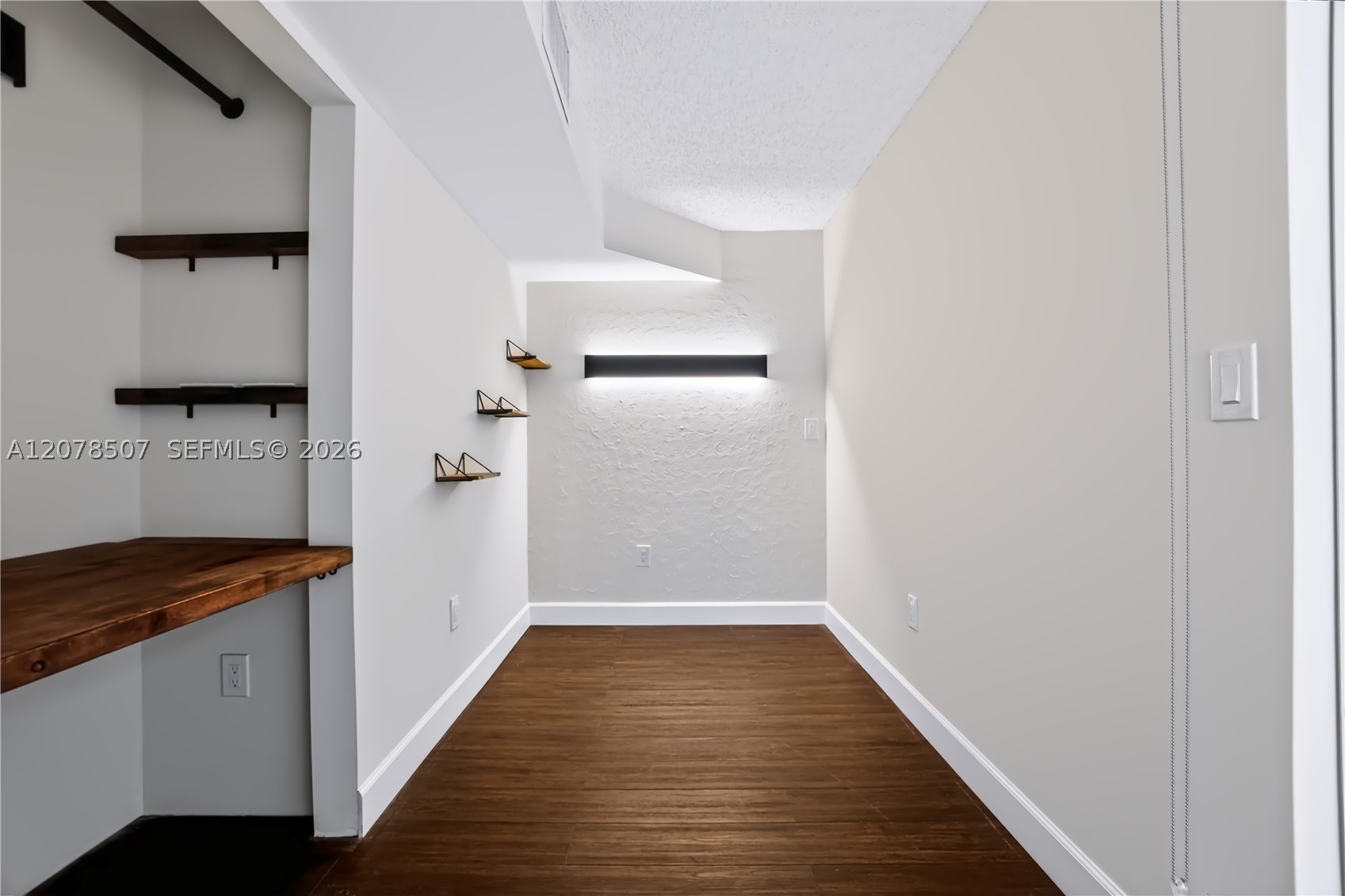 6423 Collins Ave #1702 Miami Beach, FL 33141