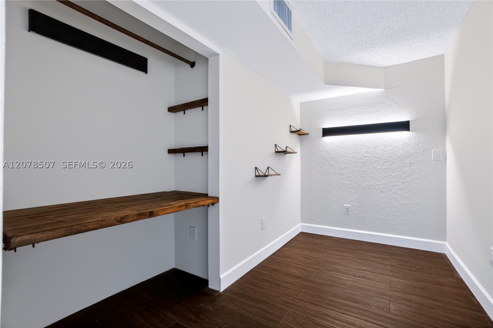 6423 Collins Ave #1702 Miami Beach, FL 33141