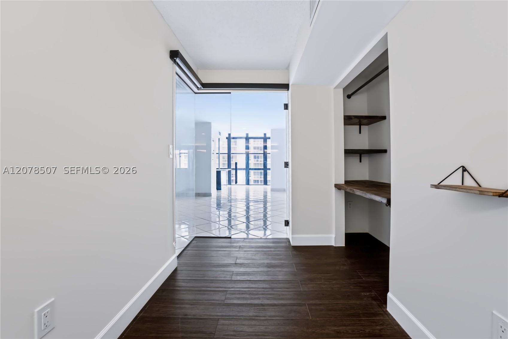 6423 Collins Ave #1702 Miami Beach, FL 33141
