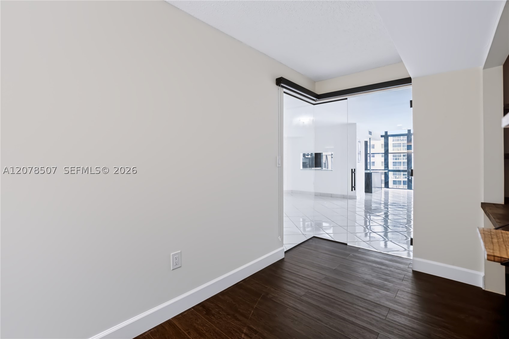 6423 Collins Ave #1702 Miami Beach, FL 33141