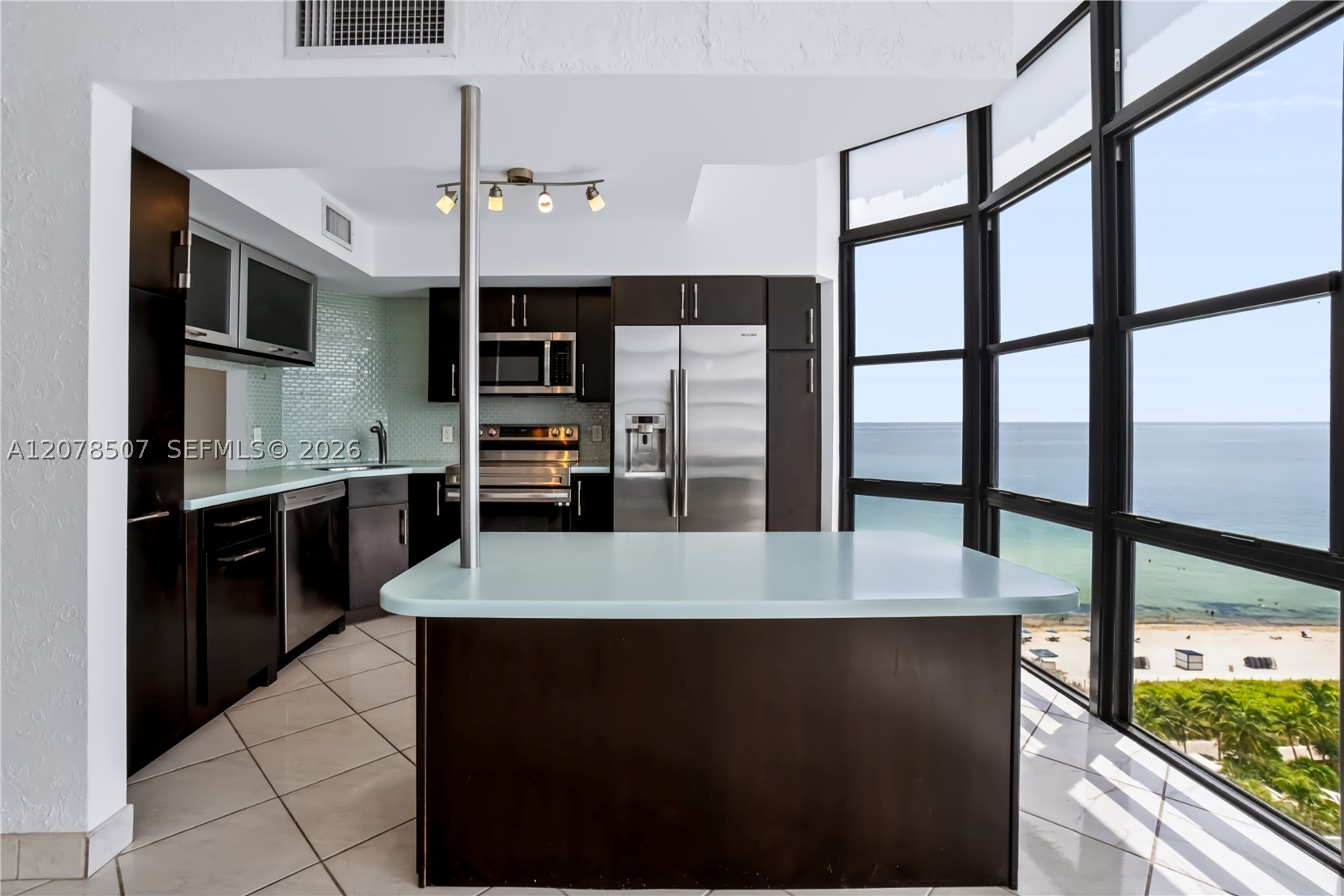 6423 Collins Ave #1702 Miami Beach, FL 33141