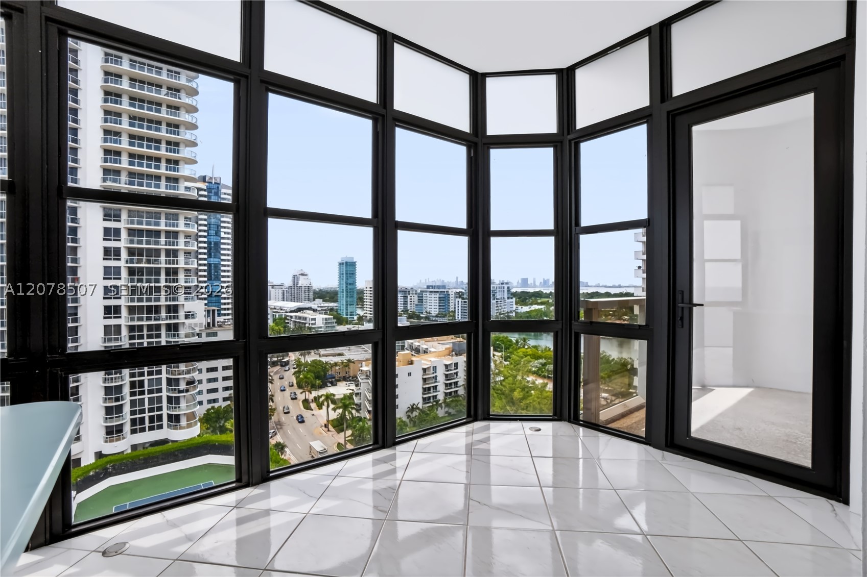 6423 Collins Ave #1702 Miami Beach, FL 33141