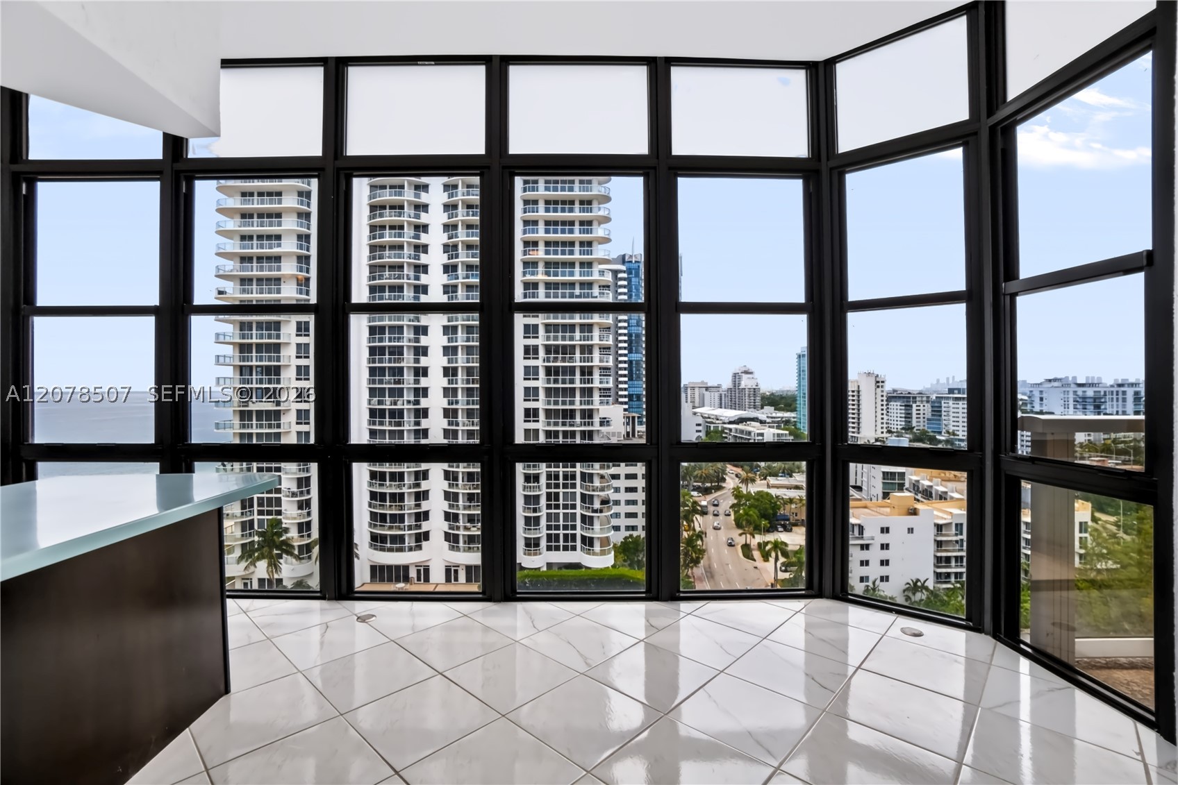 6423 Collins Ave #1702 Miami Beach, FL 33141