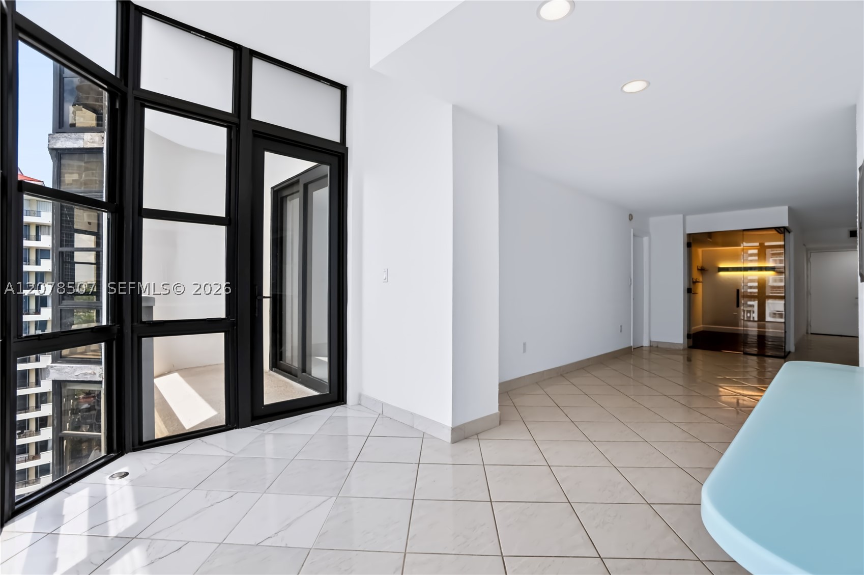 6423 Collins Ave #1702 Miami Beach, FL 33141